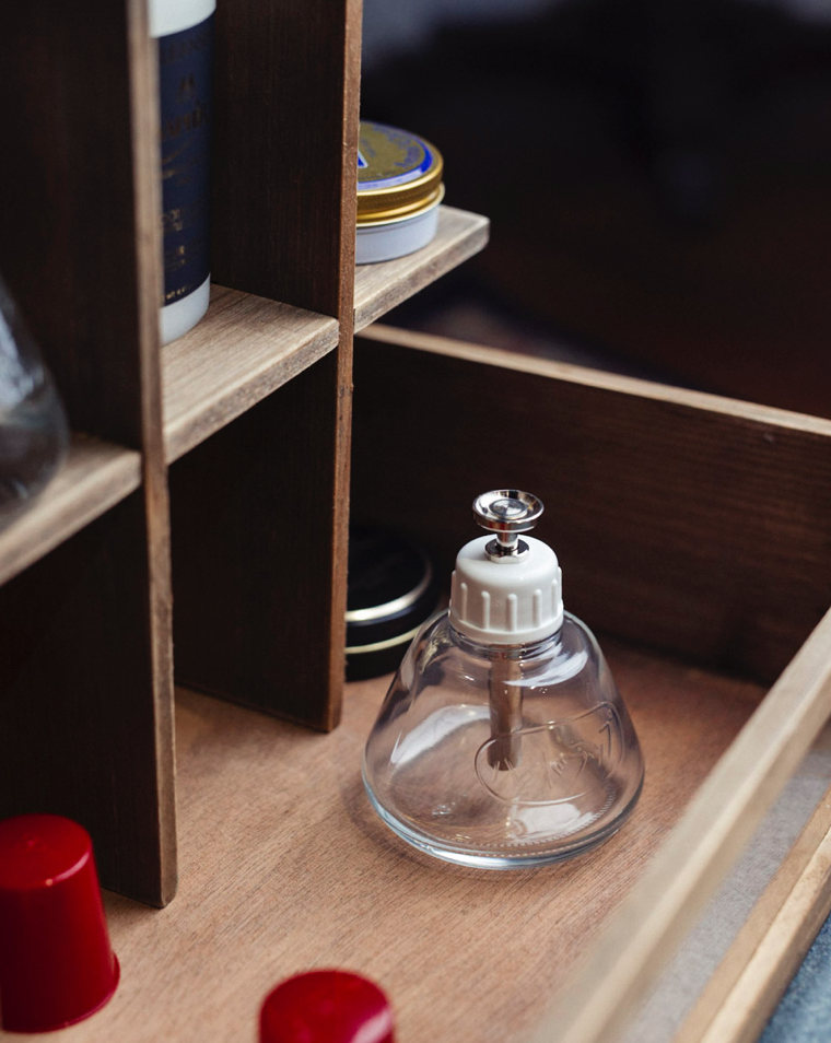 Shoe shine water dispenser top